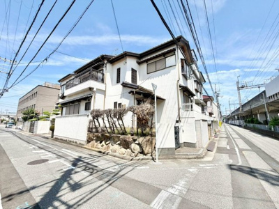 【前面道路含む現地写真】 | 浜寺石津町西４丁　中古一戸建 | 前面道路約５．２ｍ/約４ｍ！広々運転の苦手な方も安心ですね♪