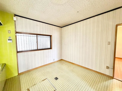 【洋室】 | 浜寺石津町西４丁　中古一戸建 | 南海本線「石津川」駅まで徒歩３分！阪堺電気軌道阪堺線「石津」駅まで徒歩６分！２沿線利用可能です！忙しい朝や遅い帰宅時にも安心です！