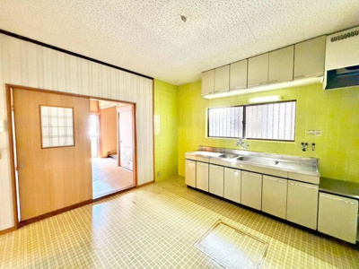 【居間・リビング】 | 浜寺石津町西４丁　中古一戸建 | リフォームプランのご相談も承っております。詳しくはお気軽に係りの者にお尋ねください！※リフォームには別途費用が発生します。