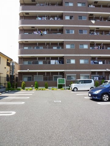 グランド　リーフの駐車場