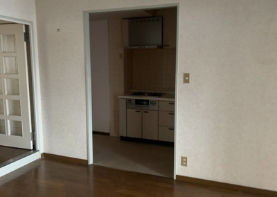 【キッチン】 | パークサイド町田 | 調理スペースと食事スペースが一体となった使い勝手の良いダイニングキッチン。対面カウンター越しに家族との会話が弾みます。フローリング張替済みの清潔な空間で、毎日のお料理と食事が楽しくなります。