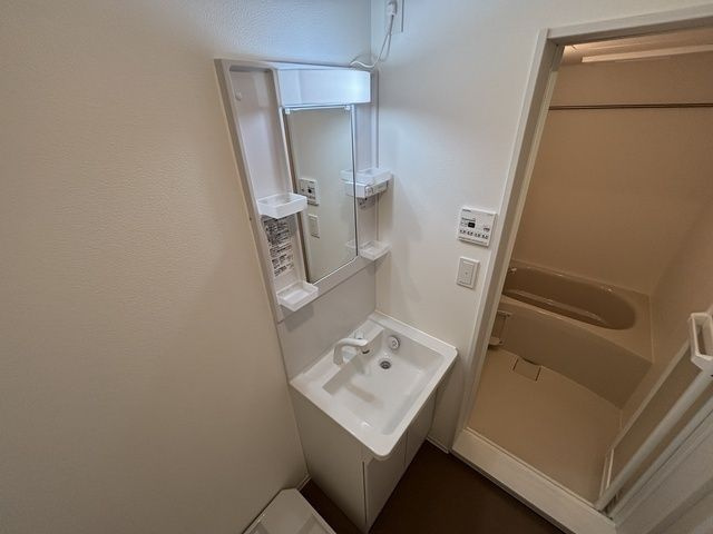 【洗面所】 | ジーメゾン川越稲荷町グリュック | ゆったりとスペースのある洗面所