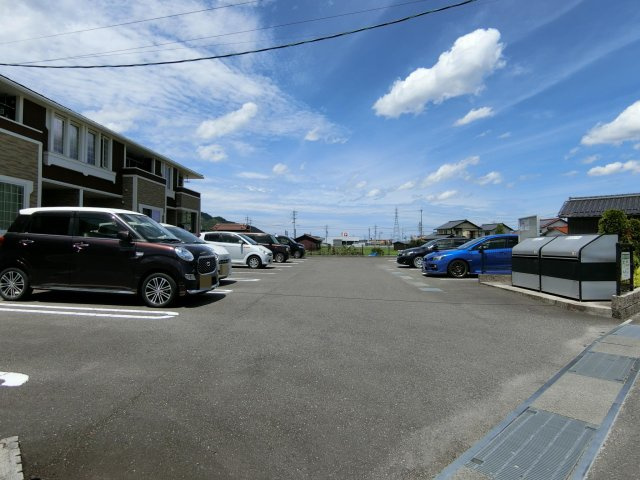 ブライト　ヒル　Ａの駐車場