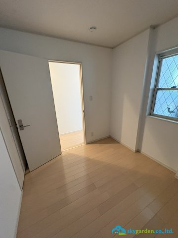 藤沢市片瀬4丁目　中古戸建の洋室