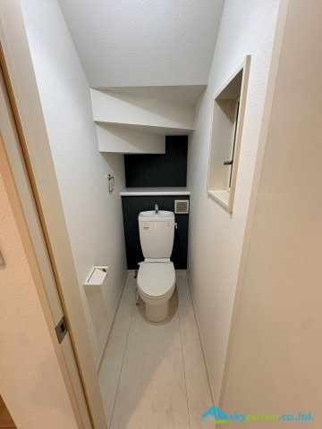 藤沢市片瀬4丁目　中古戸建のトイレ