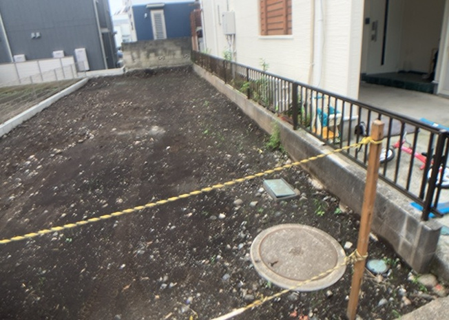 【外観】 | 土地購入を検討されている場合、境界杭がない状態で購入してしまうと境界確定測量をする必要があり、費用がかかります。購入の前に、売主、隣土地所有者立ち合いのもと境界を確定し境界杭を設置するのがベストです。