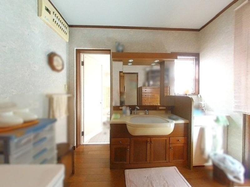高知市潮見台2丁目　中古戸建ての洗面所