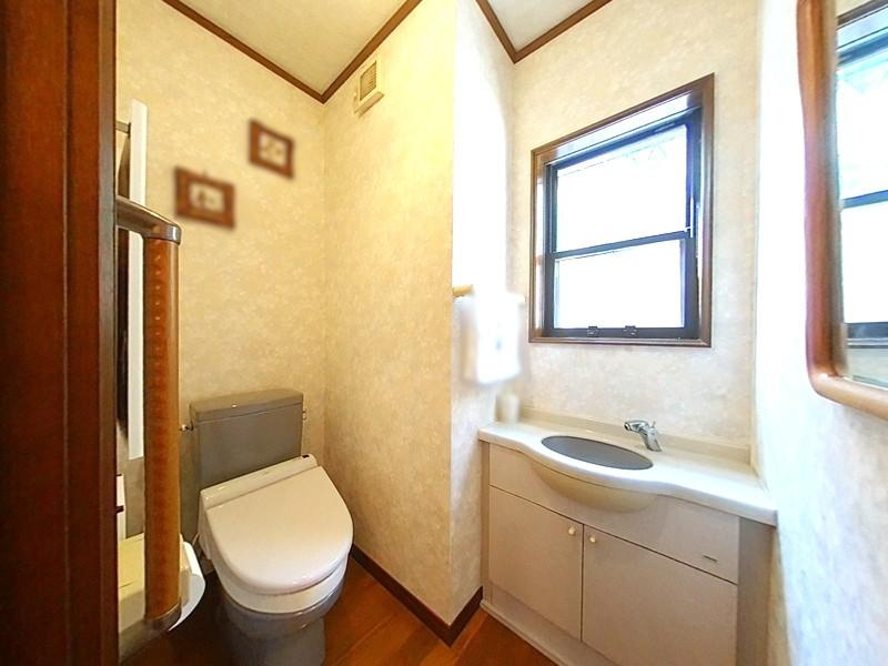 高知市潮見台2丁目　中古戸建てのトイレ|１F:トイレ