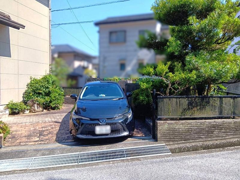 高知市潮見台2丁目　中古戸建ての駐車場