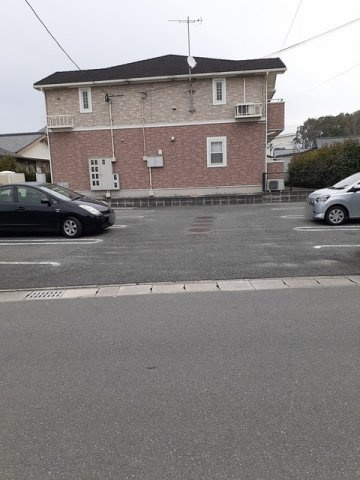 ランドマークⅤ番館の駐車場