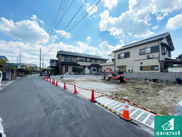 京田辺市草内山科　第1期　新築一戸建ての前面道路含む現地写真|周辺は落ち着いた街並みの住宅地！子育てがしやすい住環境です！まだ未完成ですが、現地でしかわからない事もございます。是非一度ご覧ください。
