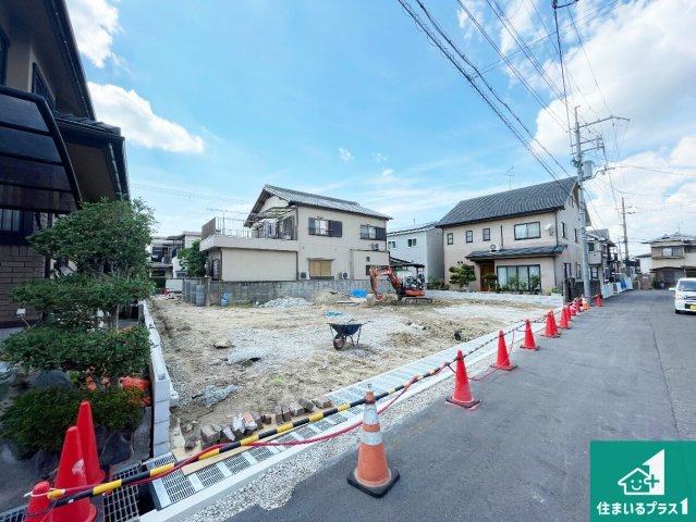 京田辺市草内山科　第1期　新築一戸建ての前面道路含む現地写真|周辺は落ち着いた街並みの住宅地！子育てがしやすい住環境です！まだ未完成ですが、現地でしかわからない事もございます。是非一度ご覧ください。