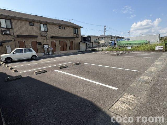 ぺブルコートの駐車場