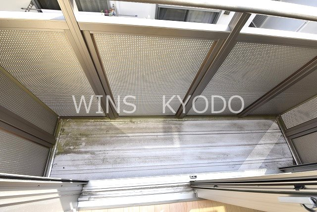 世田谷区宮坂２丁目のアパートのバルコニー