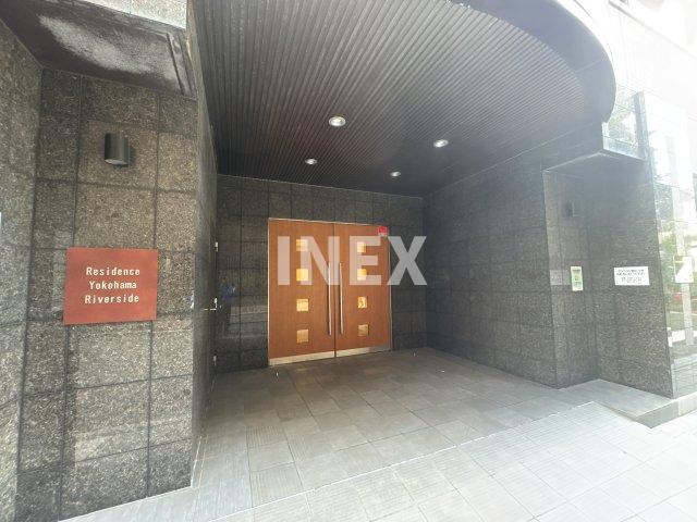 横浜市中区吉田町の賃貸マンションのエントランス