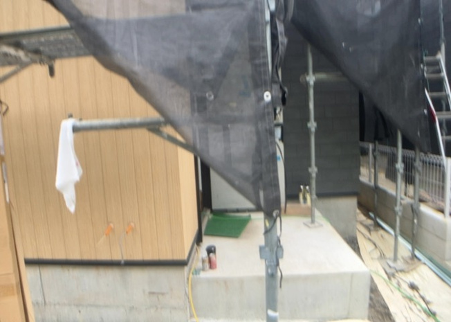 【玄関】 | 玄関は、狭すぎると複数人で使いにくく、広すぎても無駄な空間になりがちです。最低2畳を目安にして、家の広さとの兼ね合いや家族の人数を考慮して決めるとよいでしょう。現地を見学して快適な玄関を選びましょう！