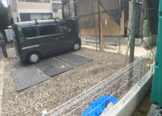 【駐車場】 | 駐車場と明記されていても、最小スペースでつくられた駐車場だと大型車は駐車できなかったり、出入りしにくくなったりする可能性があります。お車のサイズと購入したい物件の駐車場のサイズを現地で確認しましょう。