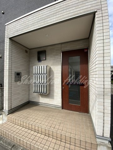 大和市西鶴間１丁目の賃貸マンションのエントランス