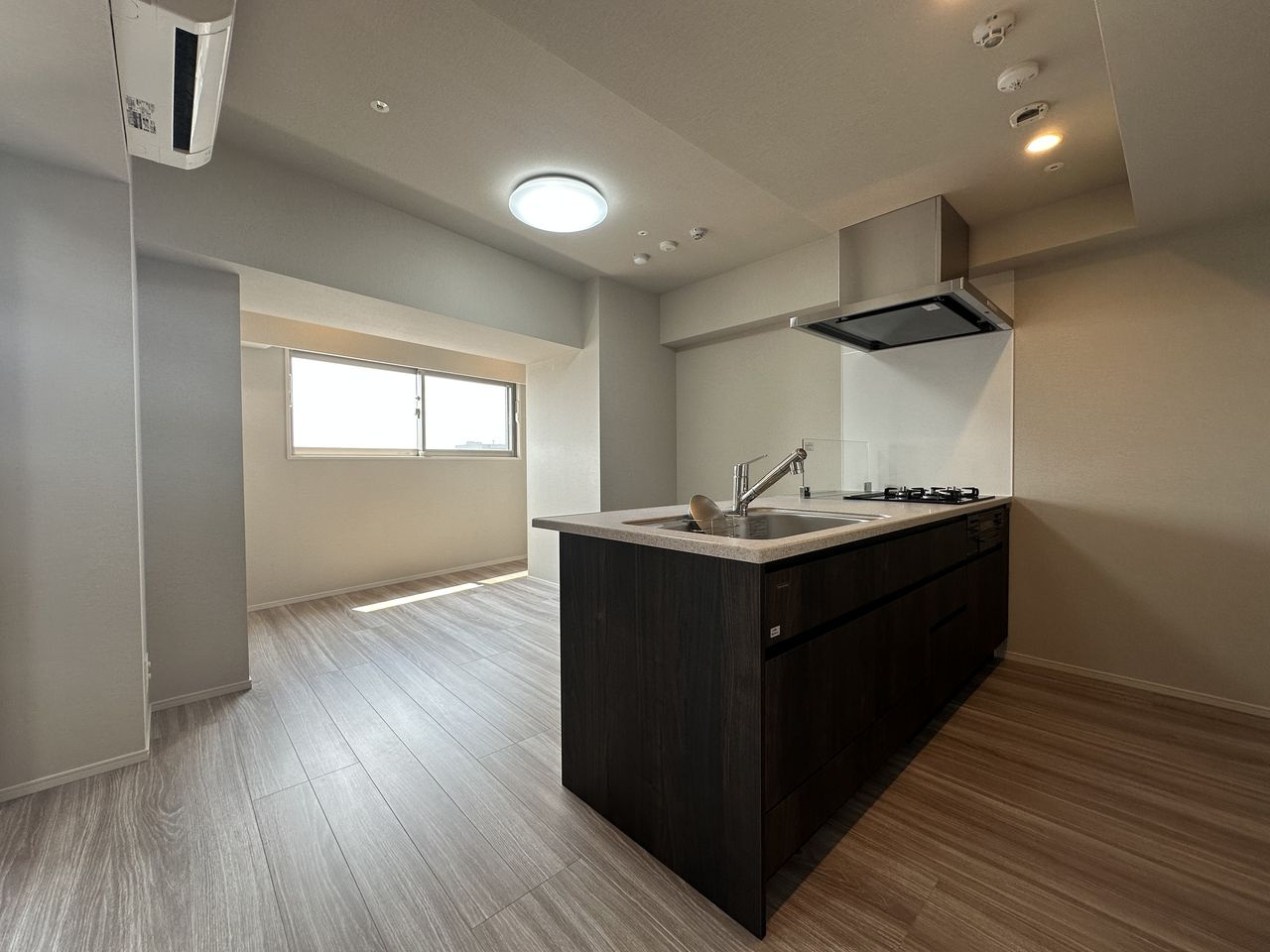 コンシェリア東京 ＜ＨＩＧＡＳＨＩＪＵＪＯ ＲＥＳＩＤＥＮＣＥ＞の居間・リビング|ゆったり過ごせるリビングです