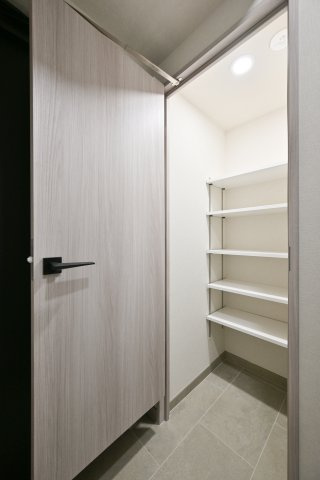 リビオメゾン西麻布の収納|便利な収納スペースです