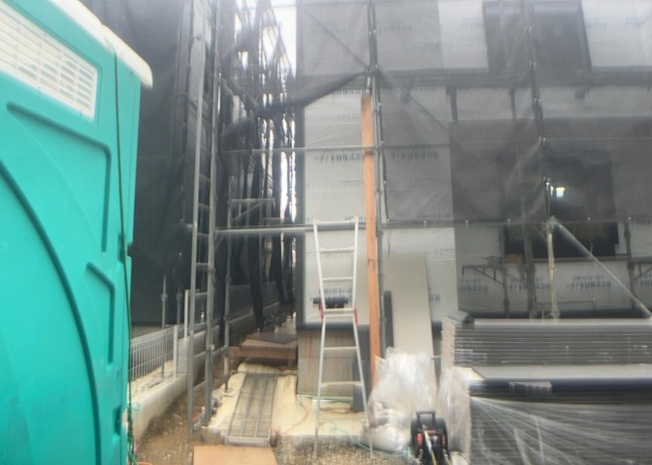 【構造・工法・仕様】 | 木造住宅とは土台、壁、柱など建築物の強度を支える構造体の材に木が使用されている構造を指します。構造体は建物の自重を支えるだけではなく風圧や水圧、積裁荷重などあらゆる衝撃に耐えるための基礎です。