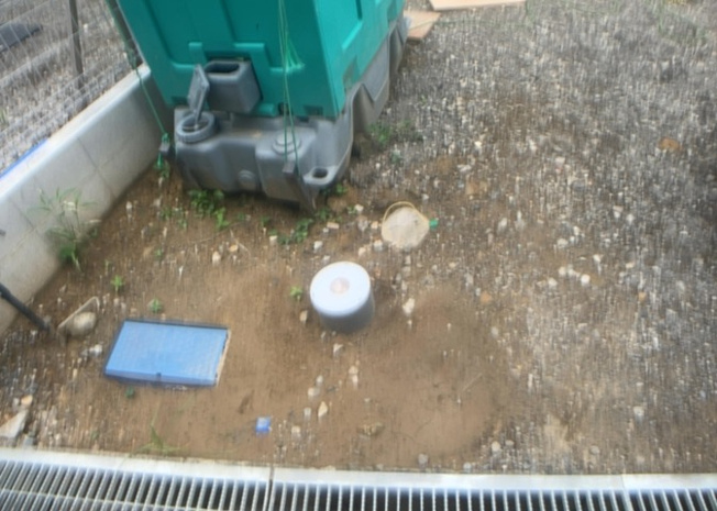 【庭】 | 庭があることでガーデニングや家庭菜園はもちろん、こどもの遊び場やペットを放して遊ぶことができます。また、家の周囲に余裕があるということです。隣地との間があれば、十分な日当たりと、風通しが確保できます。