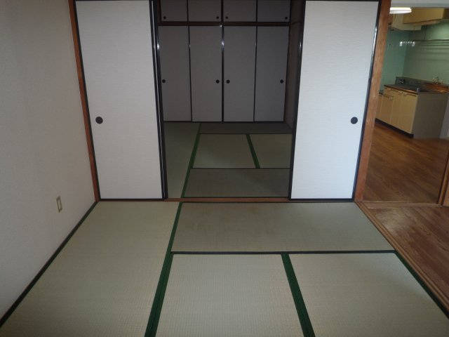 宝勝ハイツの和室