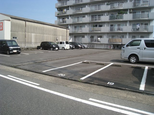 宝勝ハイツの駐車場