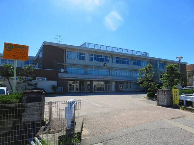 スカイスクレ－パ－　Ⅲの周辺|戸出西部小学校まで1000m