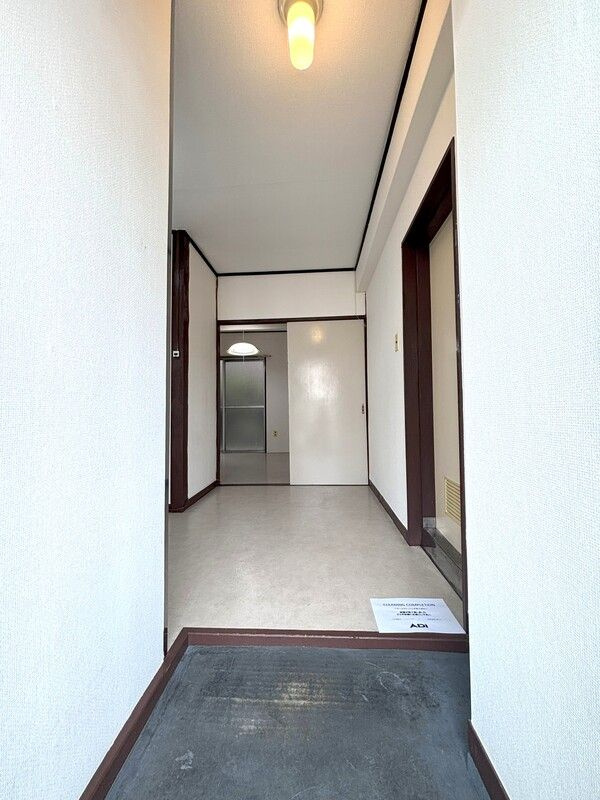 横浜市磯子区中原３丁目の賃貸マンションの玄関