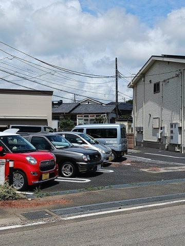 ハレ・マーリエＤの駐車場