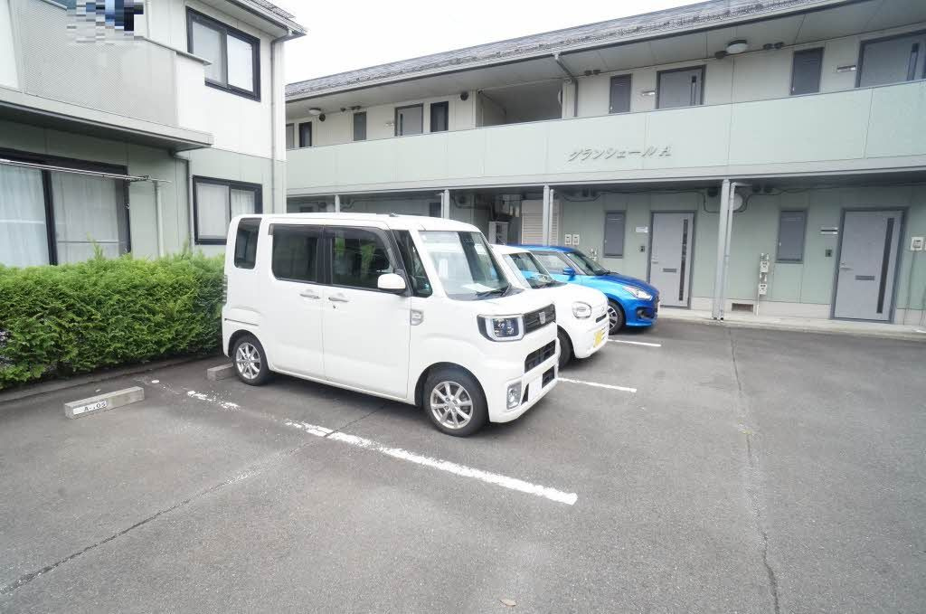 グランシェール Ａの駐車場