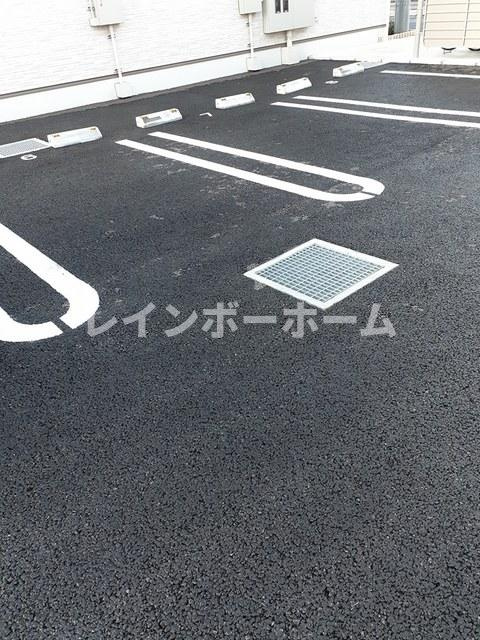 フラワー野火止Ｂの駐車場