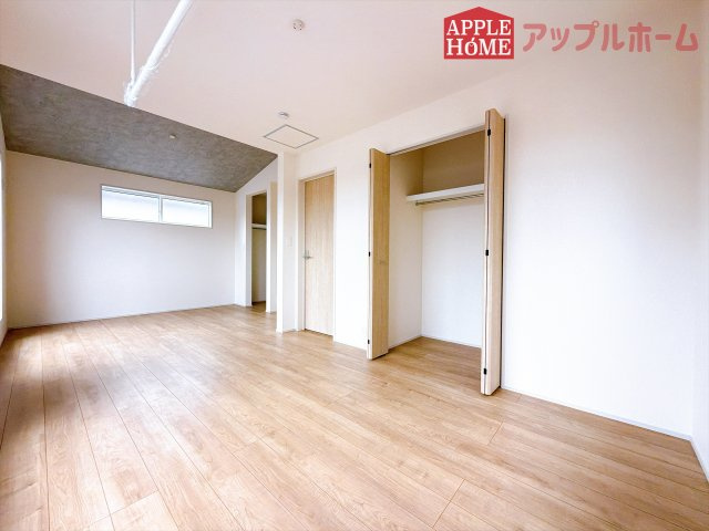 [新築住宅] 鶴ヶ島市藤金 7期 全1棟の洋室|２階居室は全室収納あり！たっぷりある収納活用でお部屋もキレイを保てます♪
