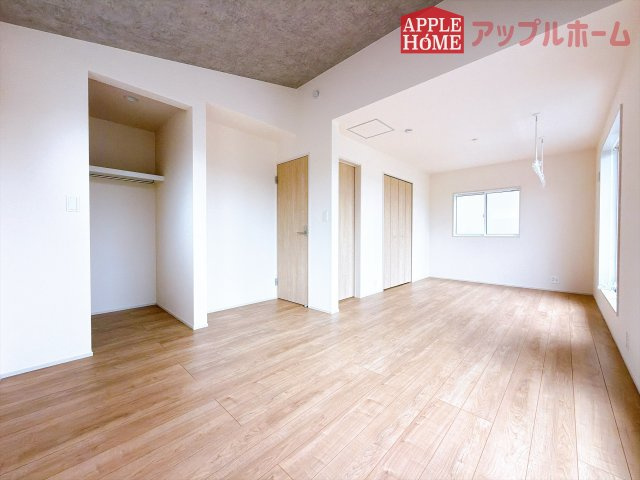 [新築住宅] 鶴ヶ島市藤金 7期 全1棟の洋室|２階居室は全室収納あり！たっぷりある収納活用でお部屋もキレイを保てます♪