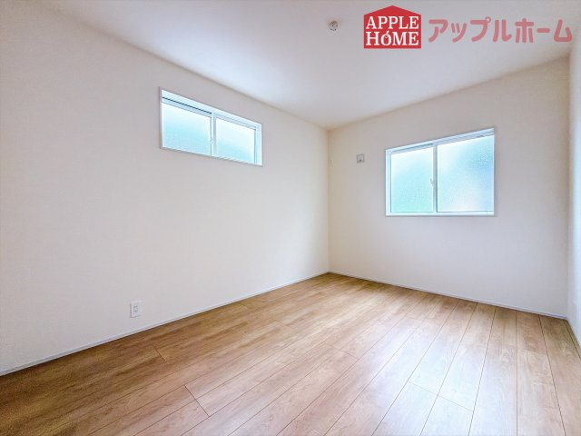 [新築住宅] 鶴ヶ島市藤金 7期 全1棟の洋室|２階居室は全室収納あり！たっぷりある収納活用でお部屋もキレイを保てます♪
