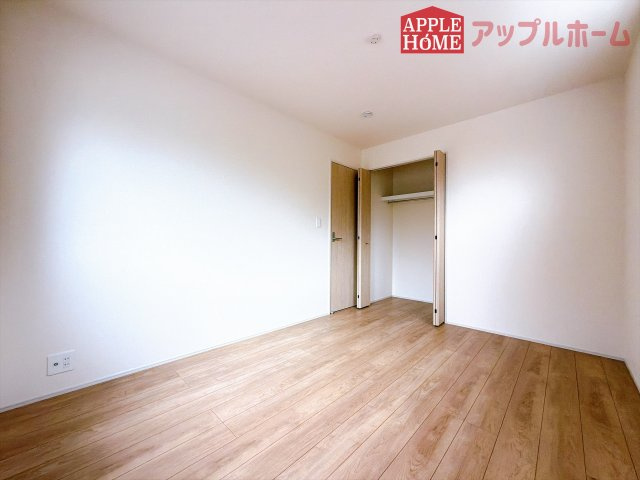 [新築住宅] 鶴ヶ島市藤金 7期 全1棟の洋室|２階居室は全室収納あり！たっぷりある収納活用でお部屋もキレイを保てます♪
