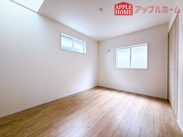 [新築住宅] 鶴ヶ島市藤金 7期 全1棟の洋室|２階居室は全室収納あり！たっぷりある収納活用でお部屋もキレイを保てます♪