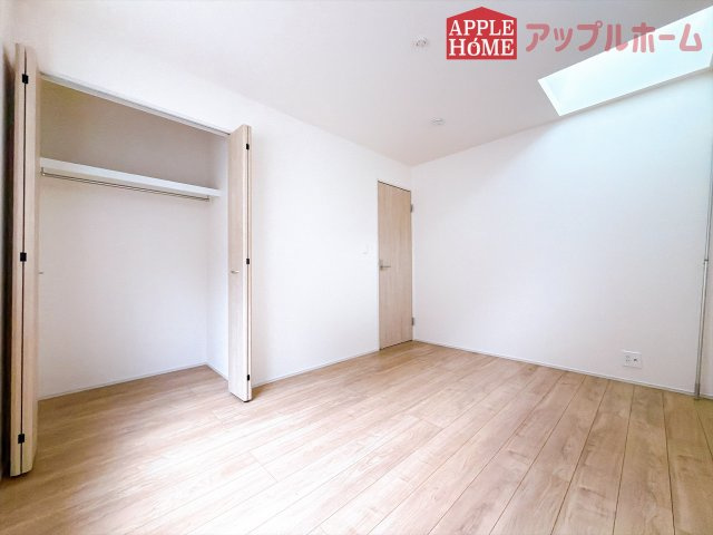 [新築住宅] 鶴ヶ島市藤金 7期 全1棟の洋室|２階居室は全室収納あり！たっぷりある収納活用でお部屋もキレイを保てます♪