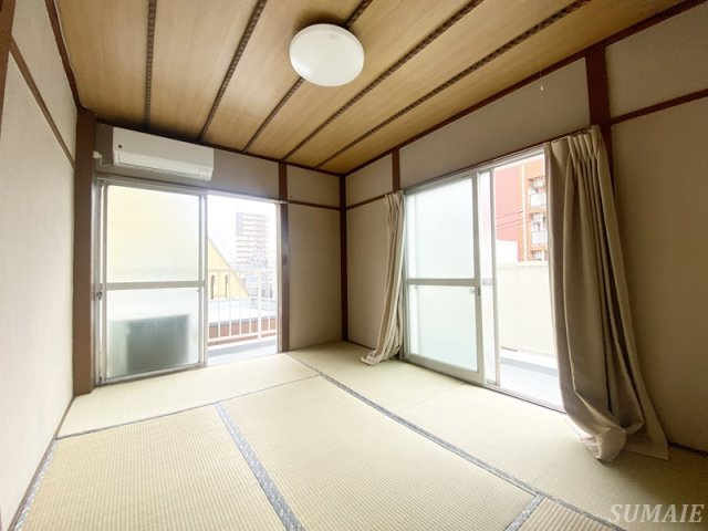 共栄ビルの居間・リビング|6帖の和室です☆