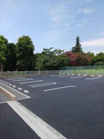 グラース・Ｍの駐車場