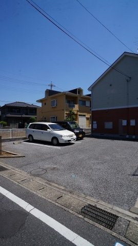 サンエーカーズの駐車場
