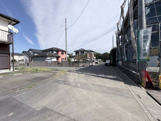 【前面道路含む現地写真】 | 深谷市岡第15期　ワイウッドコート　新築戸建　全4区画　2号棟