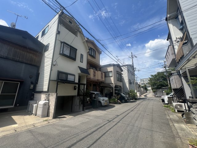 京都市山科区大塚北溝町　中古戸建の前面道路含む現地写真