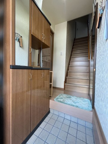 京都市山科区大塚北溝町　中古戸建の玄関