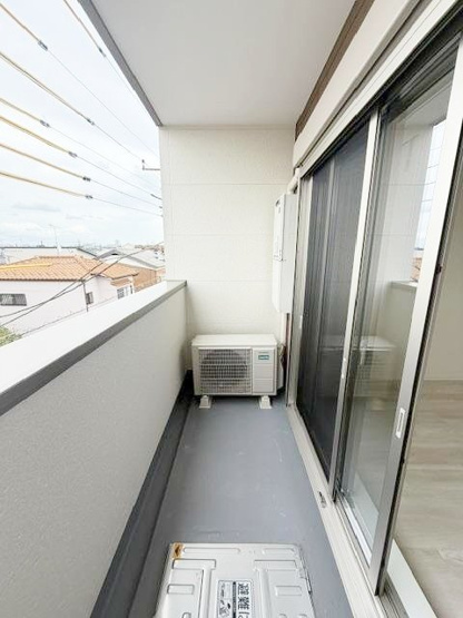 【バルコニー】 | ジーメゾン川越稲荷町 | 暖かな日差しのふりそそぐバルコニー