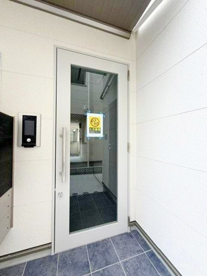 【エントランス】 | ジーメゾン川越稲荷町 | ゆとりのあるエントランスです