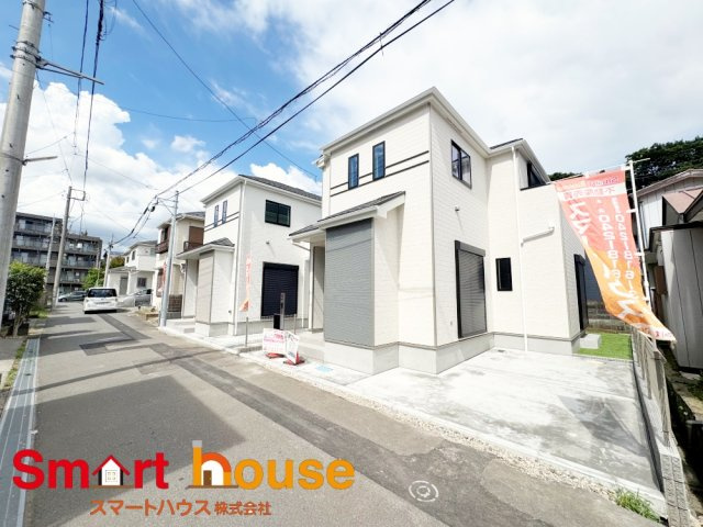 座間市入谷西２丁目　新築2棟の前面道路含む現地写真|オシャレな外観は、人の目を引くだけではなく自慢したくなりますね！植木を置いたりアレンジは、自由です。自分の好みに仕上げましょう♪