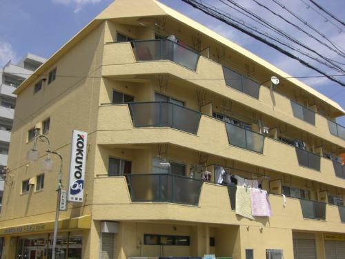富善ビルの外観