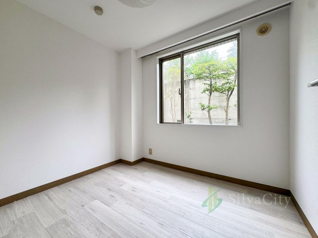 目黒グランドヒルズの洋室|落ち着いた雰囲気に包まれた洋室は、日々の疲れを癒す寛ぎの空間。趣味やライフスタイルに合わせて自由にアレンジいただけます。 